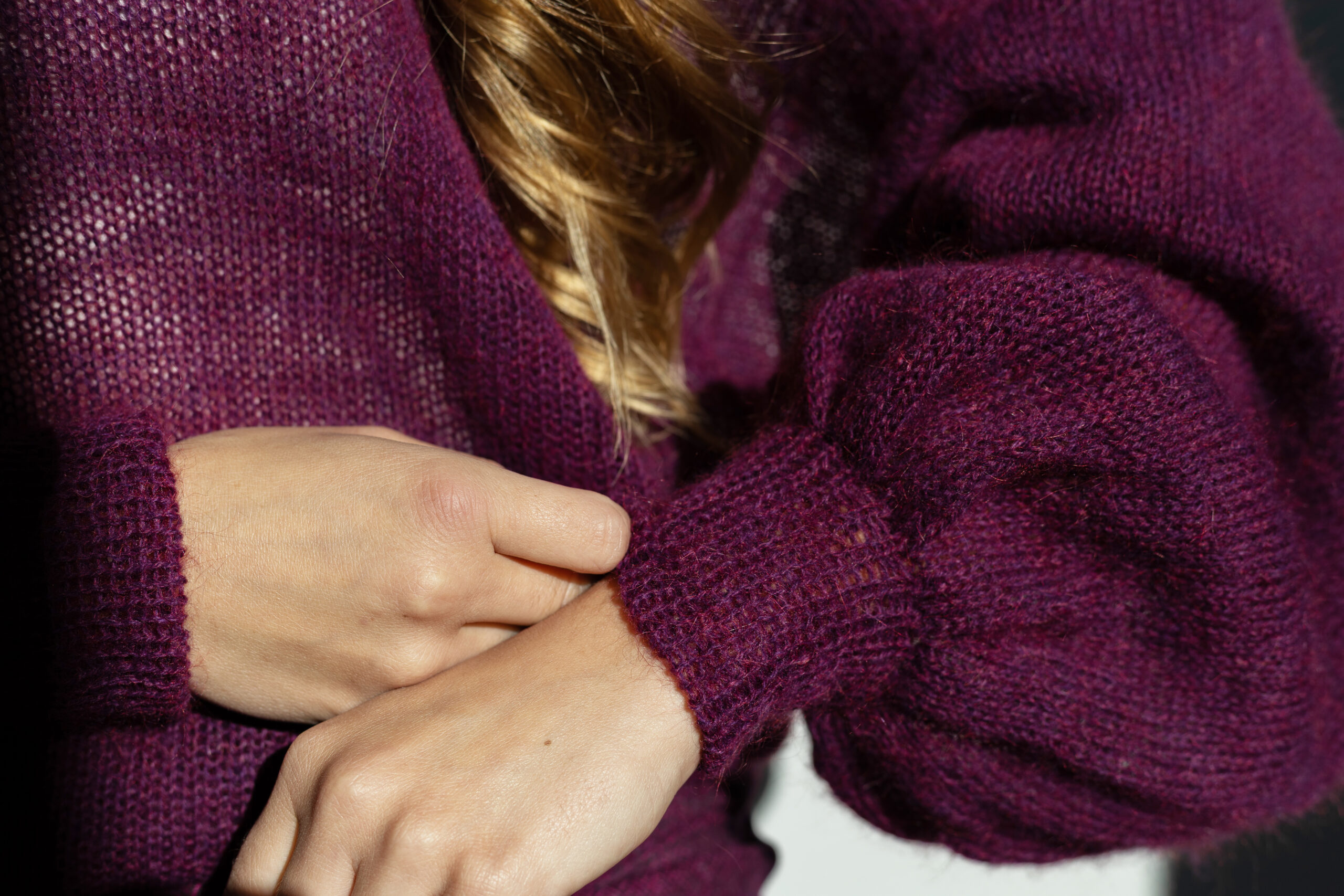 Moheros megztinis „Berry Glow“ - Image 2