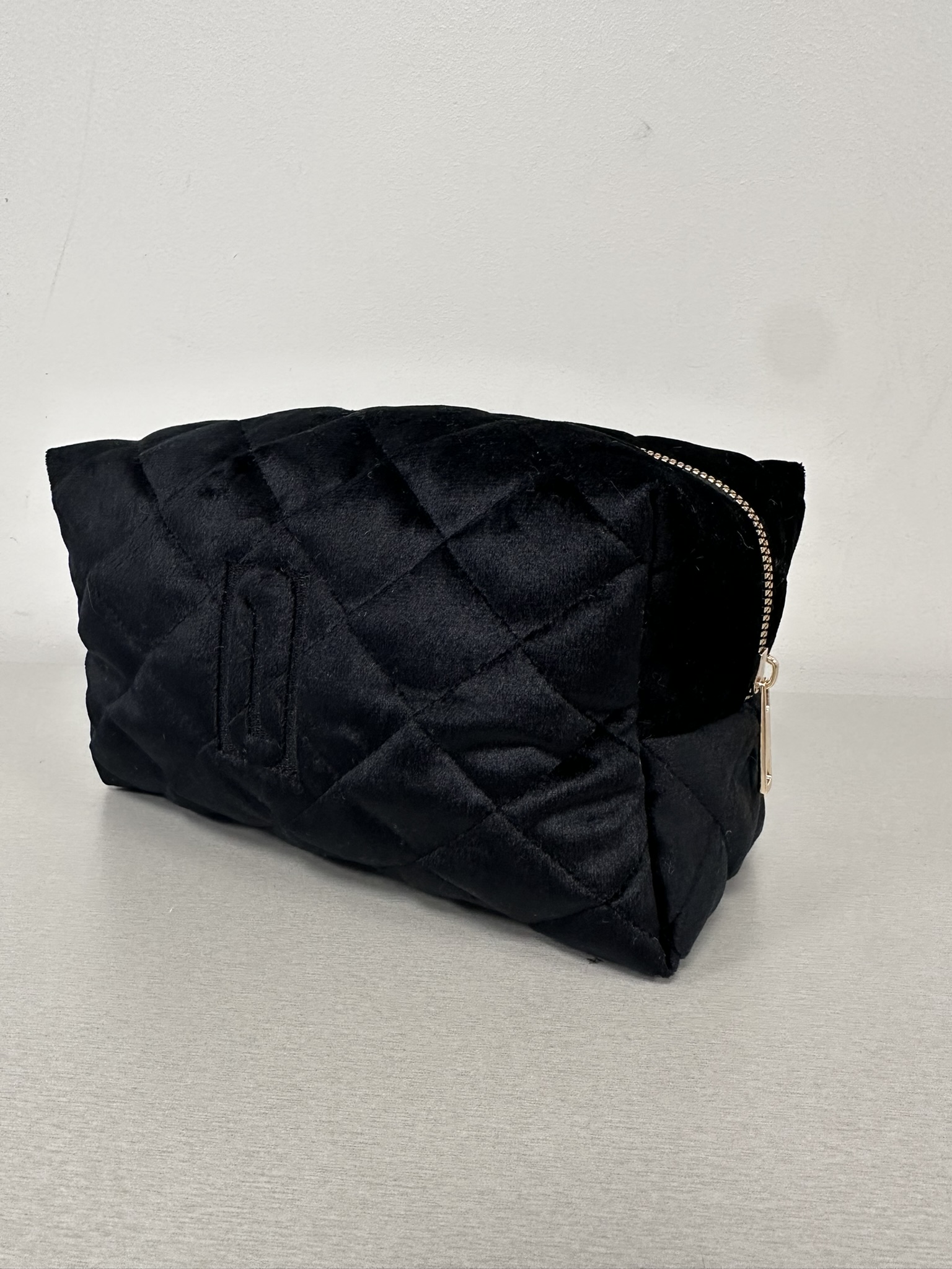 Veliūrinė kosmetinė - juoda - Image 3